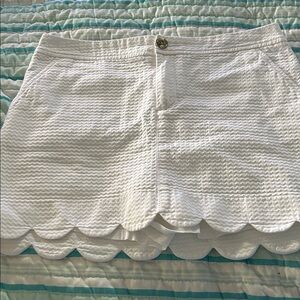 Lilly Pulitzer White Scallop Hem Skort. Preowned size 6